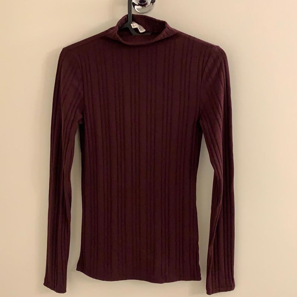 Wilfred Free Fitted Turtleneck Sweater